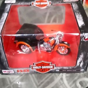 Harley Davidson 3+ 1:18 H-D Custom